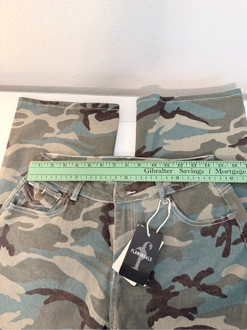 Flamingals NWT Camo Wide Leg Utility Cargo Jeans Size Medium - Picture 5 of 8